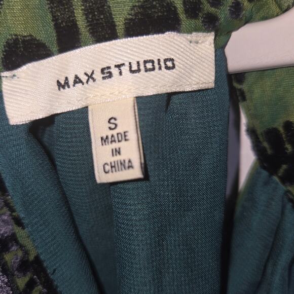 Max Studio Women's Halter Inspired Top. Size Small - Picture 8 of 10